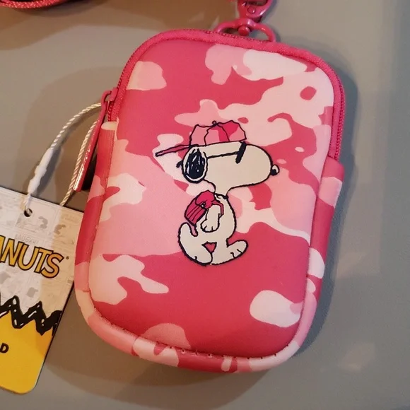Snoopy with backpack on pink camo lanyard pouch NWT - Picture 3 of 5